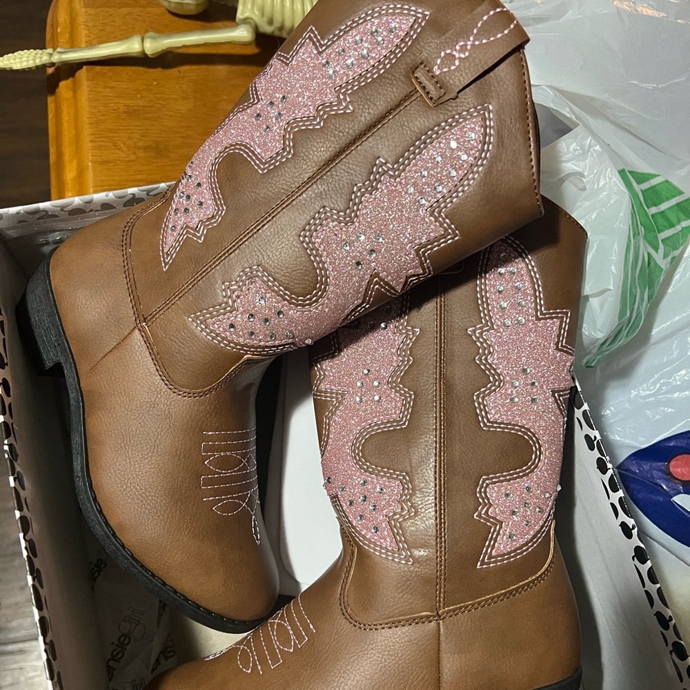 Size 1 cowgirl boots - brand new Kensie Girl brand